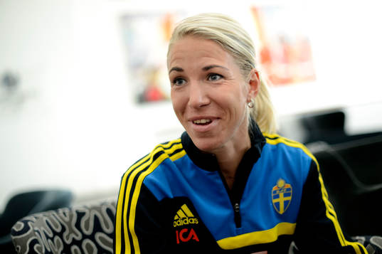 Sveriges Elin Magnusson blir intervjuad