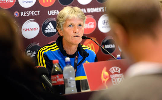 Sveriges förbundskapten Pia Sundhage svarar på frågor