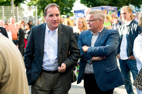 Socialdemokraternas partiledare Stefan Löfven utanför