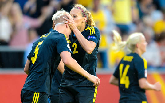 Bläddra bland fler bilder av Fotboll, dam-EM, Finland - Sverige