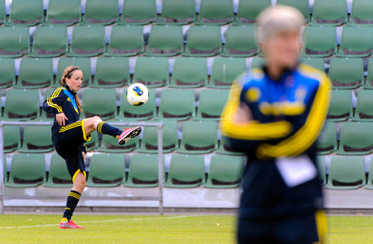 Sveriges Kosovare Asllani tränar för sig själv