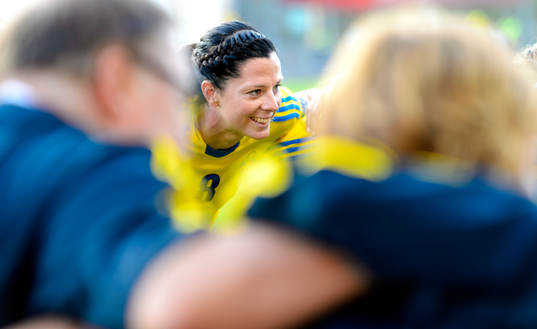 Sveriges Lotta Schelin laddar