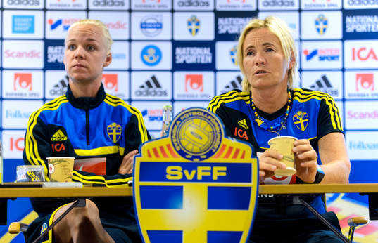 Sveriges Caroline Seger och assisterande förbundskapten