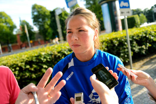 Islands Sara Björk Gunnarsdottir blir intervjuad