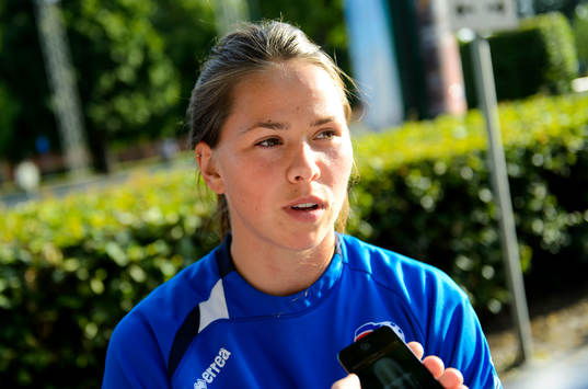 Islands Sara Björk Gunnarsdottir blir intervjuad