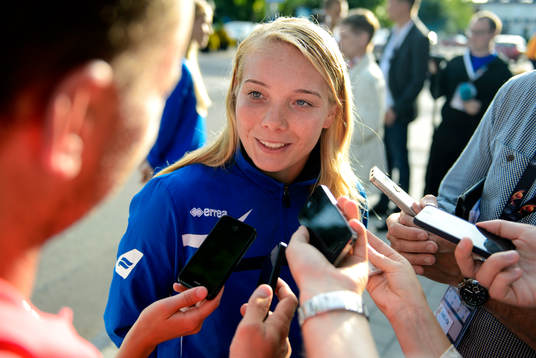Islands Margret Lara Vidarsdottir blir intervjuad