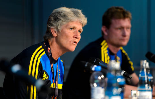 Sveriges förbundskapten Pia Sundhage svarar på frågor