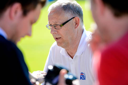 Lars Lagerbäck bli intervjuad