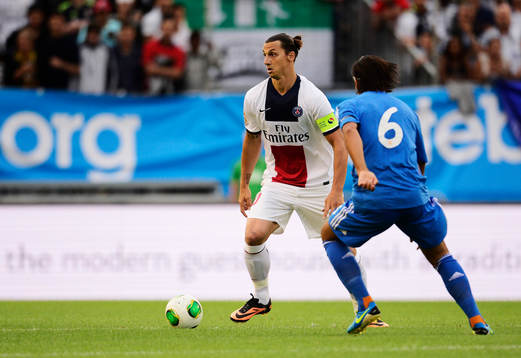 Paris Saint-Germans Zlatan Ibrahimovic med bollen