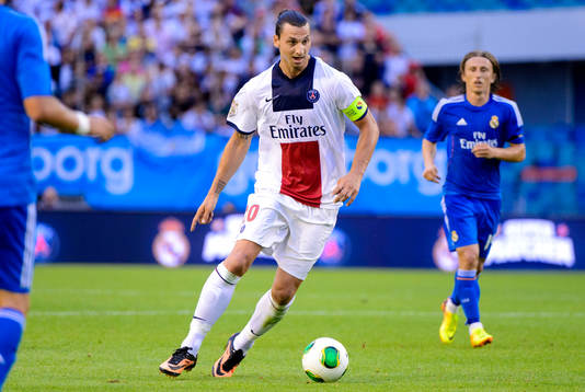 Paris Saint-Germans Zlatan Ibrahimovic med bollen