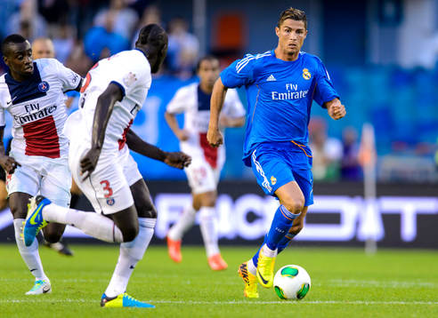 Real Madrids Cristiano Ronaldo med bollen