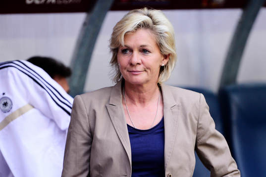 Tysklands förbundskapten Silvia Neid innan matchen mellan