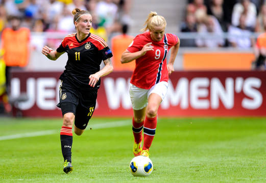 Tysklands Anja Mittag jagas av Norges Elise Thorsnes i