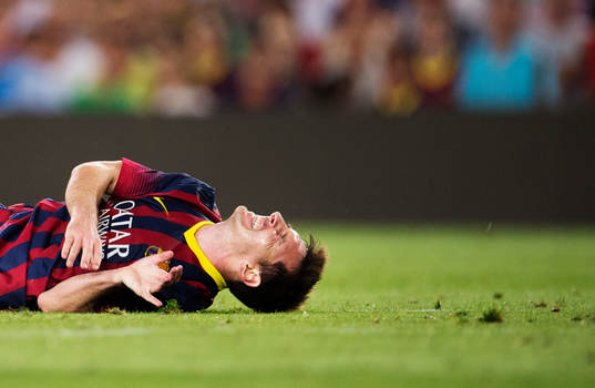 Barcelonas Lionel Messi har ont