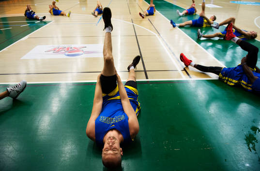 Joakim Kjellbom stretchar