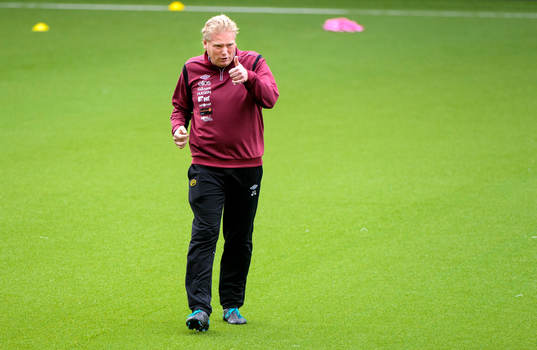 Elfsborgs tränare Jörgen Lennartsson gör tummen upp