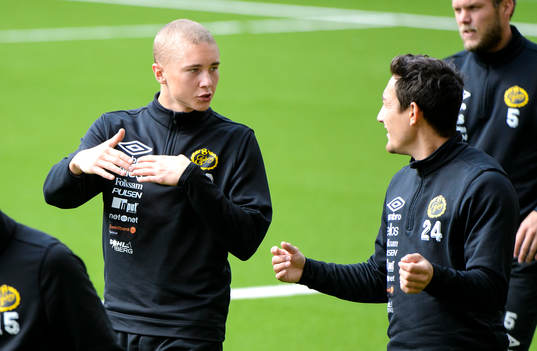 Elfsborgs Sebastian Holmén pratar med Stefan Ishizaki