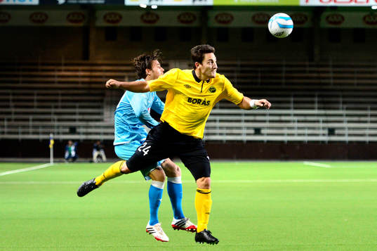 Nordsjällands Martin Vingaard i nickduell med Elfsborgs