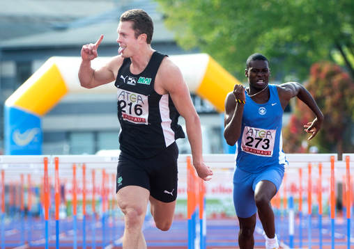 Philip Nossmy vinner 110 meter häck och jublar