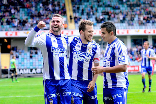 IFK Göteborgs Kjetil Waehler jublar med Tobias Hysén och