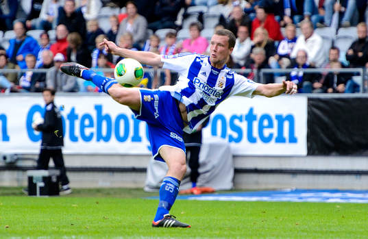 IFK Göteborgs Jakob Johansson laddar för skott