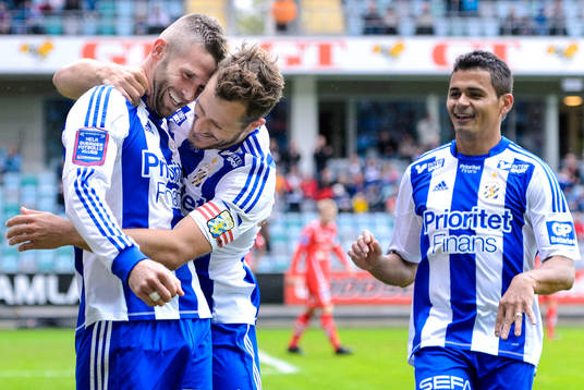 IFK Göteborgs Kjetil Waehler kramas om av Tobias Hysén