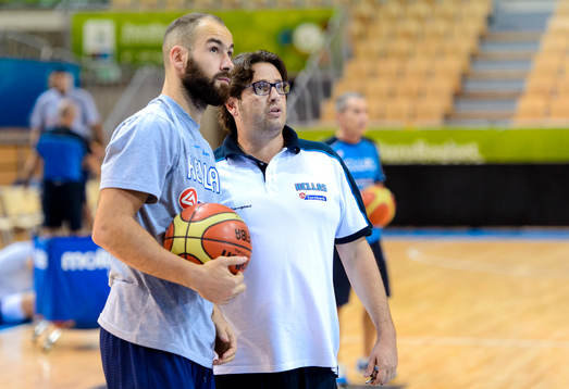 Greklands Vassilis Spanoulis pratar med förbundskapten