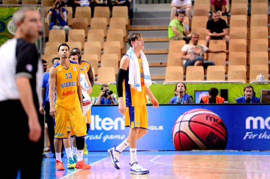 Sveriges Erik Rush och Jonas Jerebko deppar