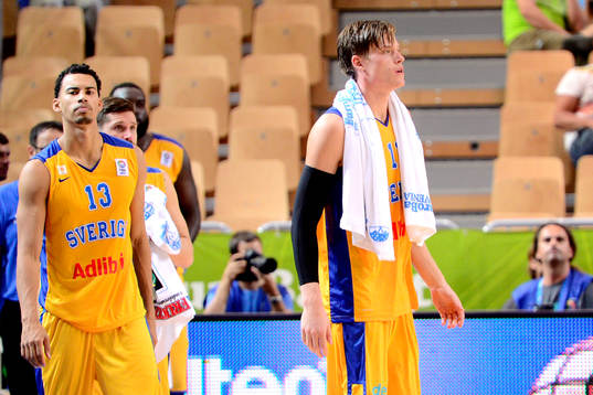 Sveriges Erik Rush och Jonas Jerebko deppar