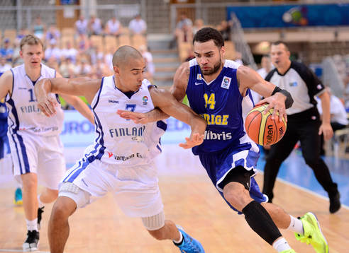Jeffery Taylor  i matchen mellan Finland och Sverige