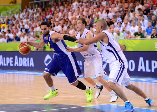 Jeffery Taylor  i matchen mellan Finland och Sverige