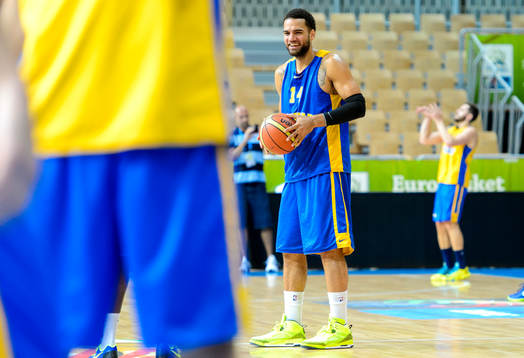 Sveriges Jeffery Taylor ser glad ut på en träning