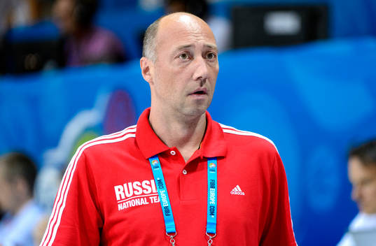 Rysslands förbundskapten Vasiliy Karasev i matchen mellan