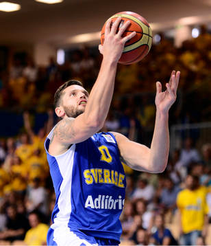 Sveriges Kenneth Grant i matchen mellan Ryssland och Sverige