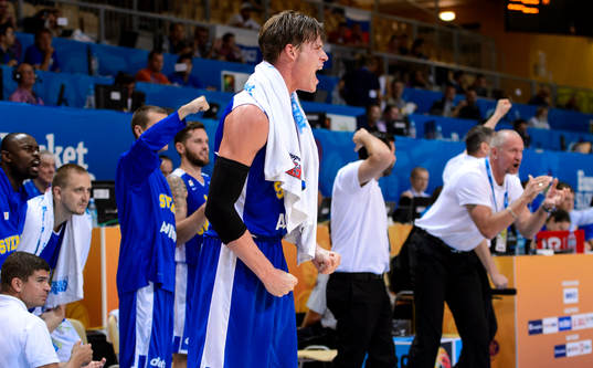 Sveriges Jonas Jerebko jublar i matchen mellan Ryssland och