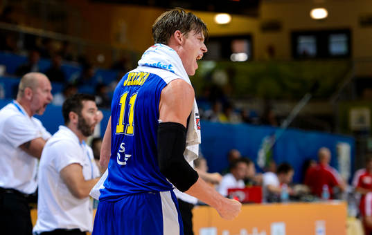 Sveriges Jonas Jerebko jublar i matchen mellan Ryssland och