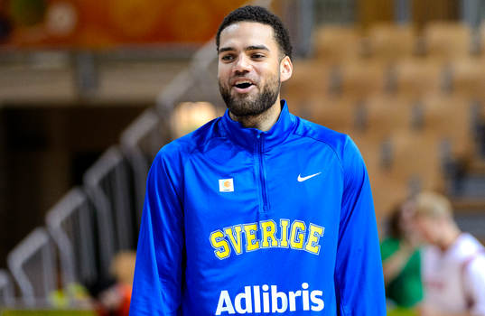 Sveriges Jeffery Taylor ser glad ut innan matchen mellan