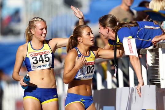 Sveriges Moa Hjelmer och Elin Moraiti i 400 m