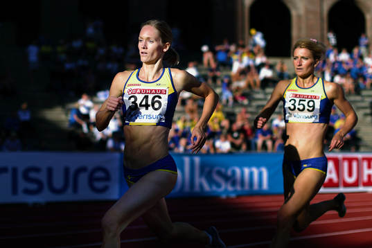 Sveriges Charlotte Schönbeck och Sofia Öberg i 800 m