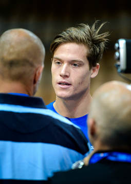 Sveriges Jonas Jerebko blir intervjuad på en träning