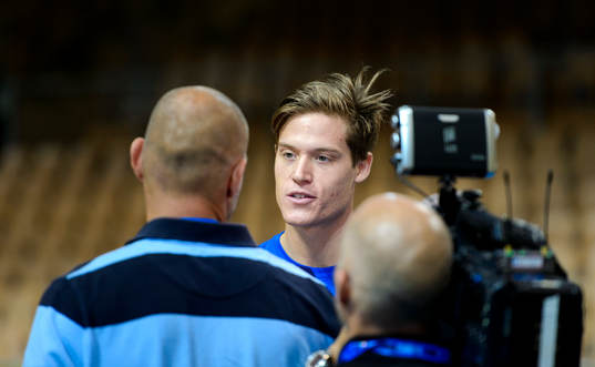 Sveriges Jonas Jerebko blir intervjuad på en träning