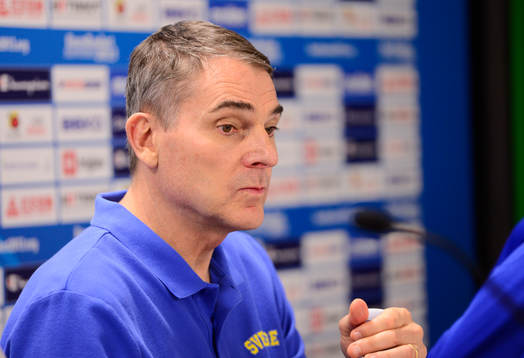 Sveriges förbundskapten Brad Dean i matchen mellan Sverige