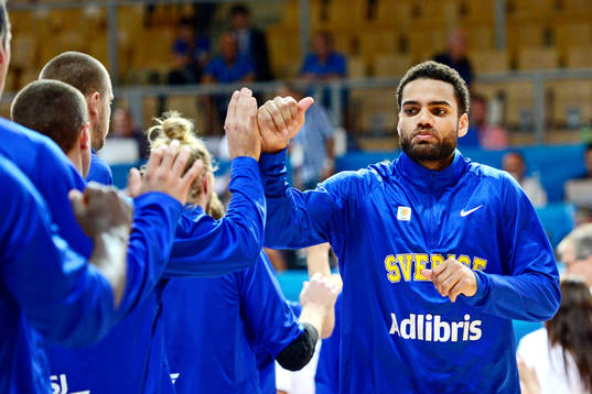 Sveriges Jeffery Taylor i matchen mellan Italien och Sverige