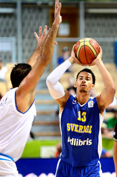 Sveriges Erik Rush i matchen mellan Italien och Sverige