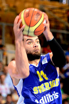 Sveriges Jeffery Taylor i matchen mellan Italien och Sverige