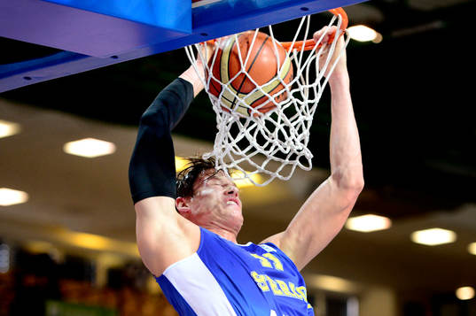 Sveriges Jonas Jerebko dunkar i matchen mellan Italien och
