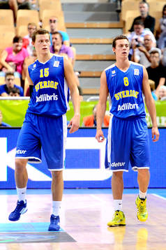 Sveriges Viktor Gaddefors och Anton Gaddefors i matchen
