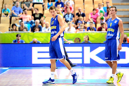 Sveriges Viktor Gaddefors och Anton Gaddefors i matchen