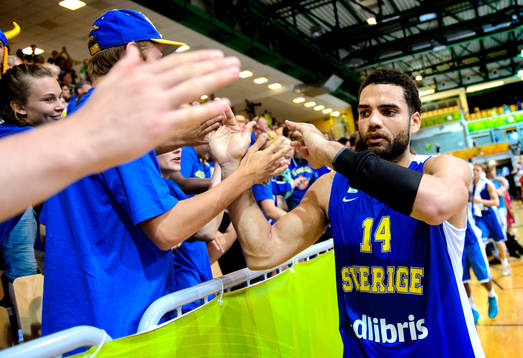 Sveriges Jeffery Taylor tackar publiken