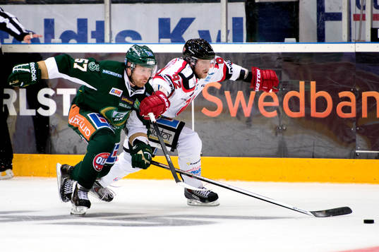 Färjestads Garrett Stafford och Örebros Robin Dahlstrøm